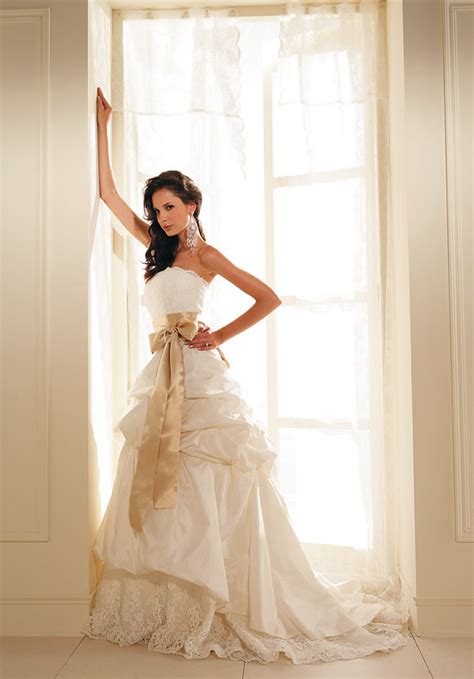 Wedding Pictures Wedding Photos: Pictures of Wedding Dresses | Wedding ...