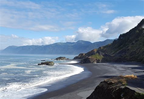 Black Sands Beach at Shelter Cove, CA [OC] [3834x2640] : r/EarthPorn