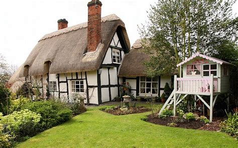 20 Gorgeous English Thatched Cottages