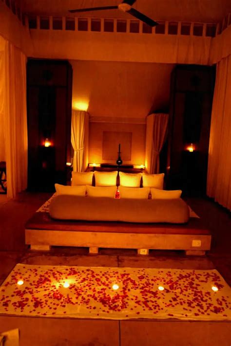 21 Ideas to Create Romantic Valentine Bedroom Decoration - Talkdecor