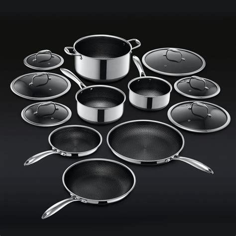 Gordon Ramsay's Favorite HexClad Cookware Is Deeply Discounted During This Big End-of-Year Sale