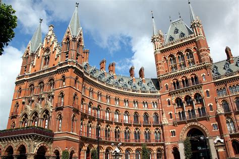 St. Pancras Railway Station & Midland Grand Hotel (1873, George Gilbert Scott) Gare Saint ...