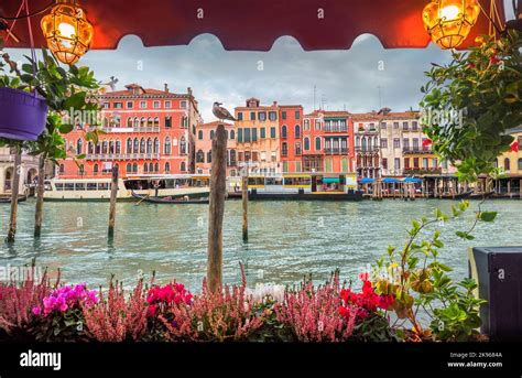 Italy venice street cafe hi-res stock photography and images - Alamy