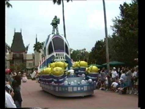 Toy Story Parade - YouTube