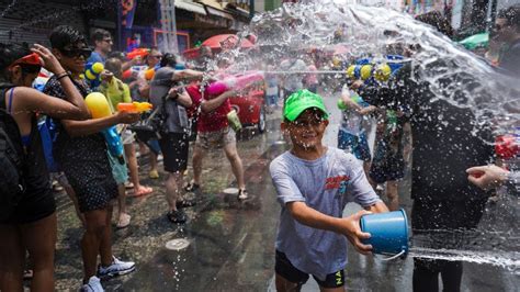 Songkran 2023: Thailand celebrates New Year with huge water festival - BBC Newsround