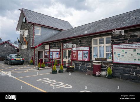 Porthmadog Railway Station in North Wales, UK Stock Photo - Alamy