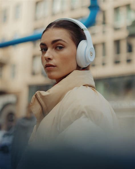 Girl With Headphones, Best Headphones, Wireless Headphones, Over Ear Headphones, Headphone ...