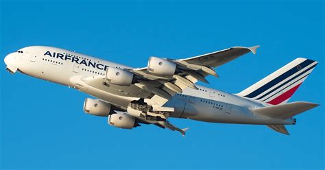 A380 Air France Retracting Landing Gear Up - AERONEF.NET
