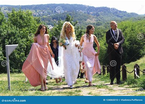 Wedding Day - Smiling Happy People Editorial Image - Image of rose, family: 124065010