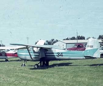 VH-UER university flying club aircraft cessna 150 1964 jandakot airport learn to fly flight ...