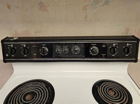 J&K Estate Sales & Auctions - GE Electric Stove Self Cleaning Oven