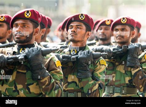 Sri Lankan army commandos march in the military parade during Sri Lanka ...