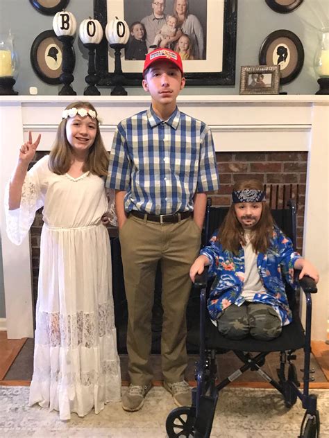 Awesome Forrest Gump, Jenny and Lt. Dan costumes for halloween! Brother and 2 lil sisters : r/aww