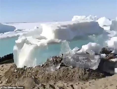 A ‘Monstrous’ Ice Tsunami Marks The Arrival Of Summer In The Far North ...