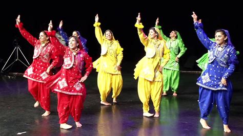 AVA Girls @ Bhangra Idols The Best of the Best Sun.Oct.7th 2012 - YouTube