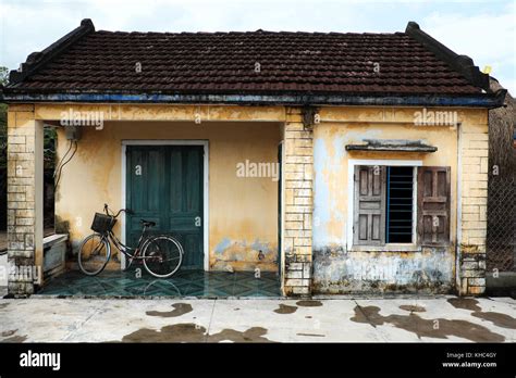 Traditional vietnamese house hi-res stock photography and images - Alamy