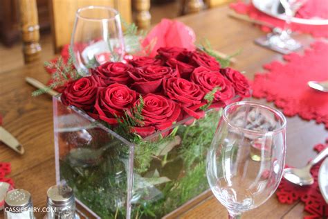 My pretty festive table & DIY personalised Christmas crackers