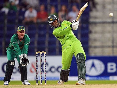 Abdul Razzaq smacks one straight All Team, Craze, Cricket, South Africa, Pakistan, One, Teams ...