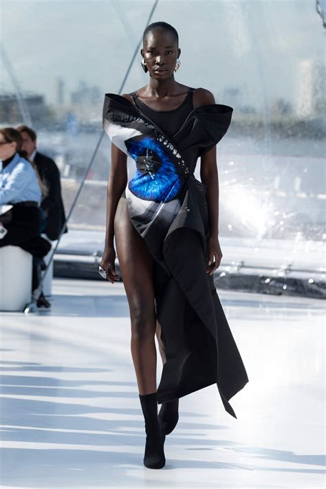 Spring 2023 Ready-to-Wear Fashion shows | Vogue