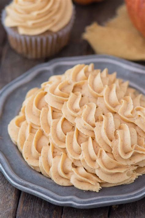 Pumpkin Frosting - 4 ingredients, best pumpkin spice frosting!