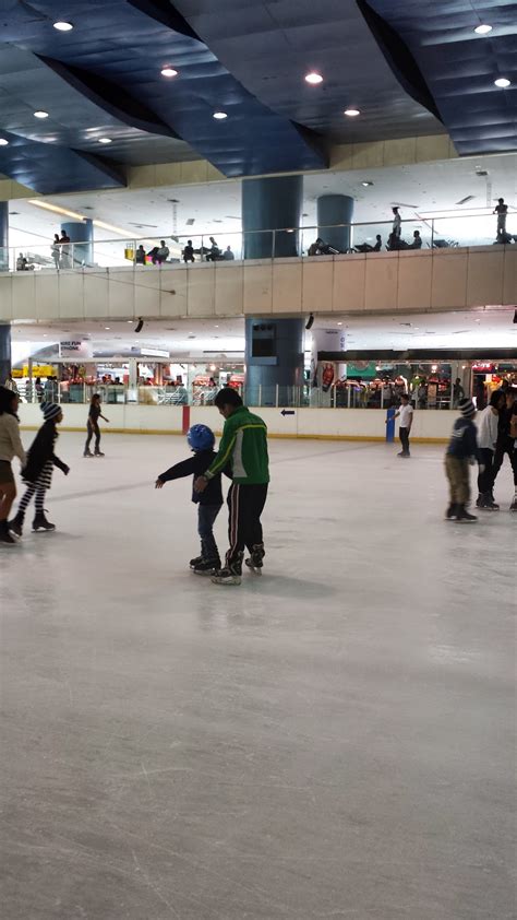 Living La Vida Loca: Ice Skating Rink Manila (MOA Mall of Asia)