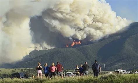 Wildfire in US state forces evacuation of hundreds