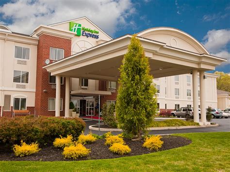 Hotels in Vineland, NJ with Pools | Holiday Inn Express & Suites Vineland Millville