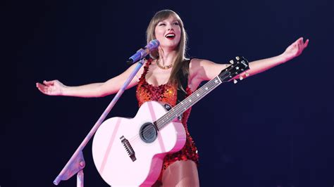 Taylor Swift switches it up to include new album during her Eras Tour