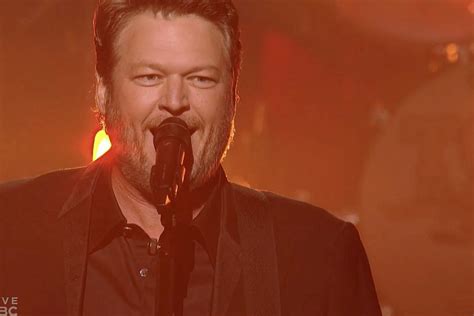 Blake Shelton Gives Honky-Tonkin’ Toby Keith Tribute at PCCAs | DRGNews