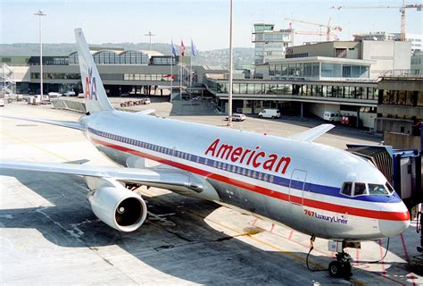 American Airlines Boeing 767-223ER; N321AA@ZRH;04.04.1995 | Flickr