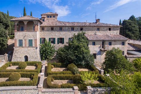 SMALL CASTLE FOR SALE IN TUSCANY PIEVE SANTO STEFANO