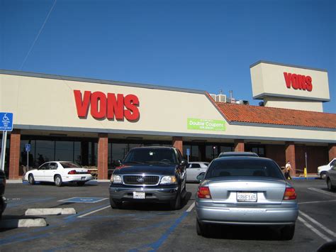 Vons, Mission Hills, CA | Vons located at the corner of Devo… | Flickr