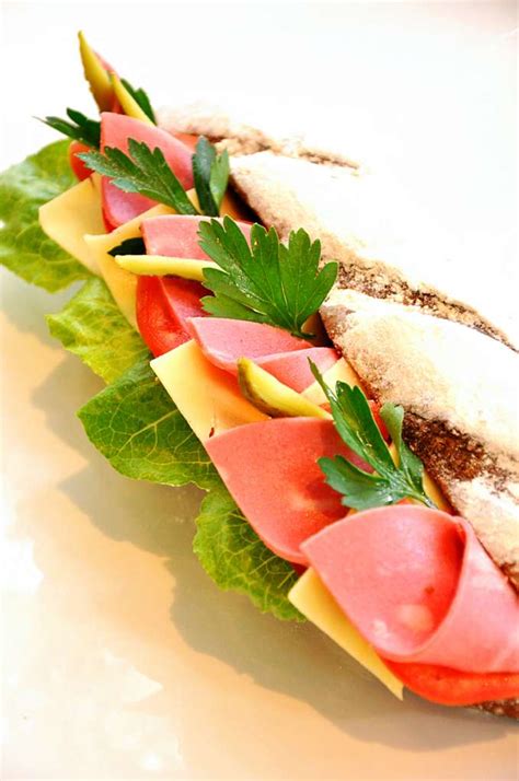 Mortadella-Sandwich : at-Bangkok.com