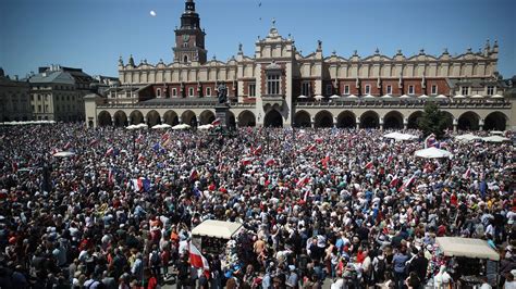 Huge Crowds Protest Poland’s Governing Conservative Party - The New ...