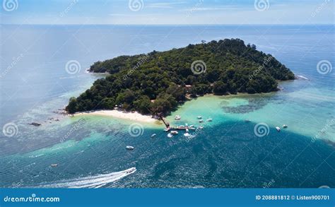 TUNKU ABDUL RAHMAN PARK, MALAYSIA - FEBRUARY 24, 2018: Snorkeling People Off Gaya Island In ...