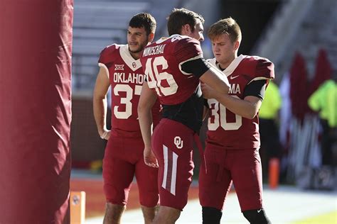 Oklahoma football: Sooners debut red-on-red uniforms for Iowa State ...