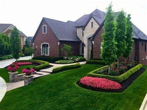 10+ Big Front Yard Landscaping Ideas