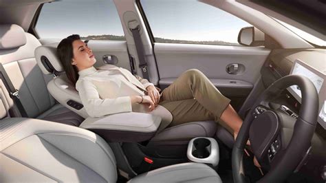 Premium front relaxation seats (Driver and passenger). Hyundai Ioniq 5 ...