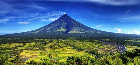 Mayon – Or what is a deadly volcano? | Albay, Volcano world, Natural park