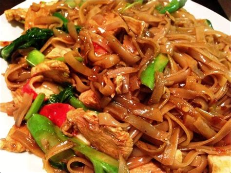 Drunken noodle (With images) | Asian recipes, Drunken noodles, Asian cooking