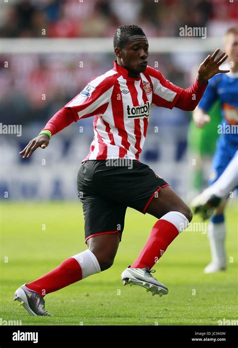 ASAMOAH GYAN SUNDERLAND JJB STADIUM WIGAN ENGLAND 11 September 2010 Stock Photo - Alamy