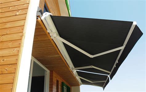 4 Reasons to Choose an Awning Over an Umbrella | Mesa Awning