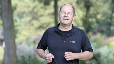 German Chancellor Olaf Scholz falls while jogging, bruises his face ...