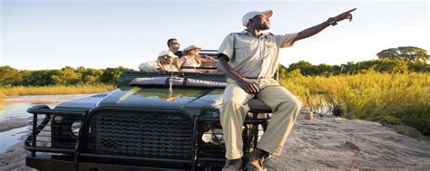 A safari Tour guide | Uganda Safaris Tours | Uganda Tours | Uganda