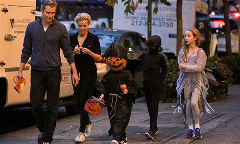 Megyn Kelly goes trick-or-treating with her three kids in NYC - Flipboard