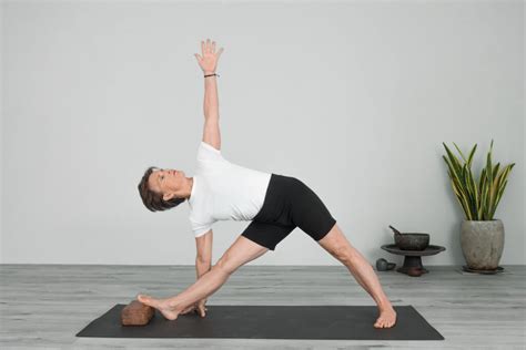 Utthita Trikonasana: Extended Triangle Pose Variations | Iyengar Yoga