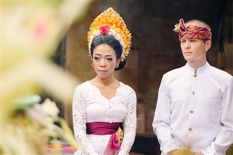 Balinese Traditional Wedding Ceremony by Gusmank Wedding Photography