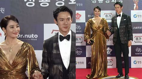 2023 Blue Dragon Film Awards Red Carpet: Kim Hye-soo, Yoo Yeon-seok ...