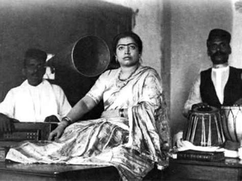 Gauhar Jaan, the very first Indian recording (1904) - YouTube