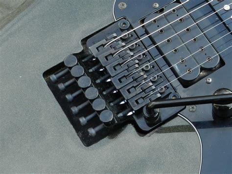 Electric Guitar Bridge Types: Which is Right for You? | Spinditty